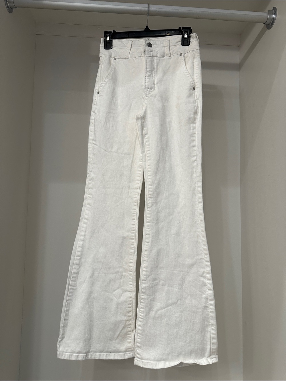 Risen size 5/27 White Flared Women’s Jeans.  Like new